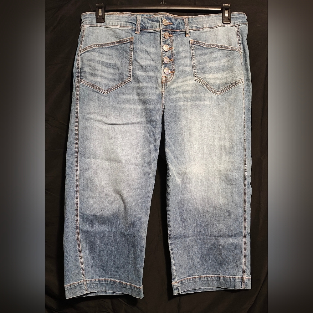 Torrid Button Fly Cropped Wide Leg Jeans Size 20
